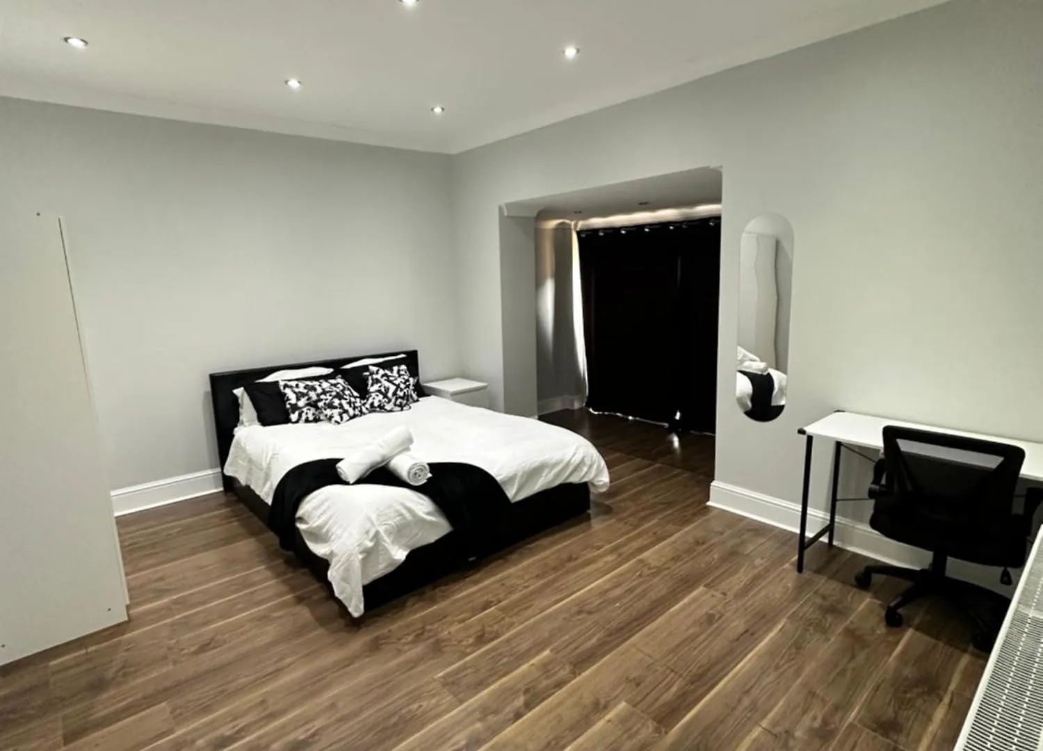 Black & White Double Bedroom Londres