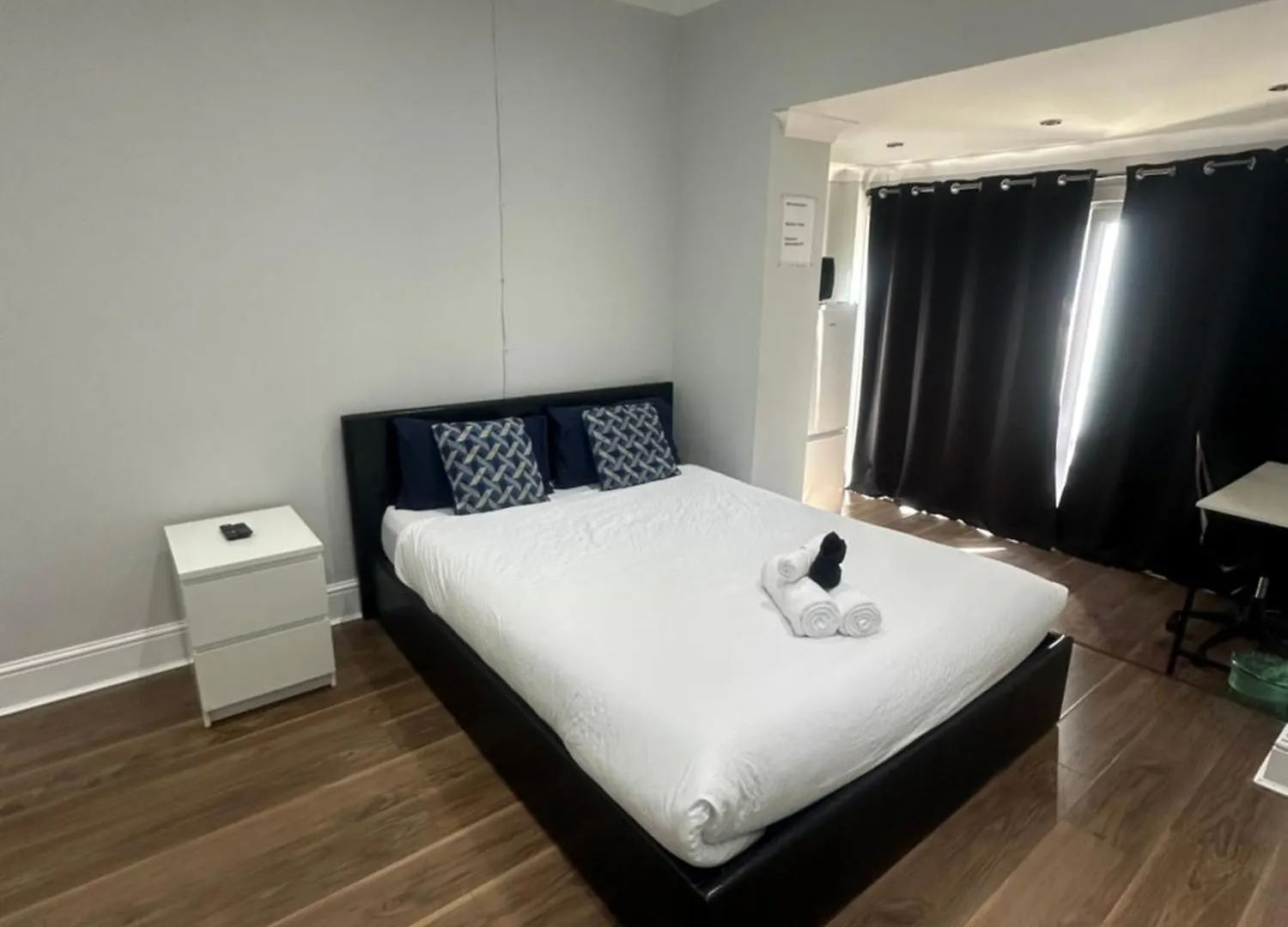 Black & White Double Bedroom Londres 0*,