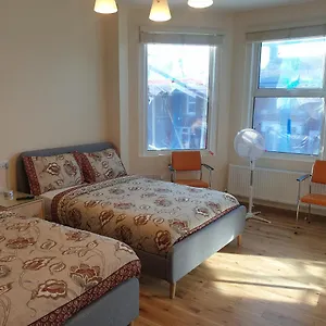  Apartamento Luxury Spacious 2 Bedroom 4 Mins From Ilford Stn. Free Parking